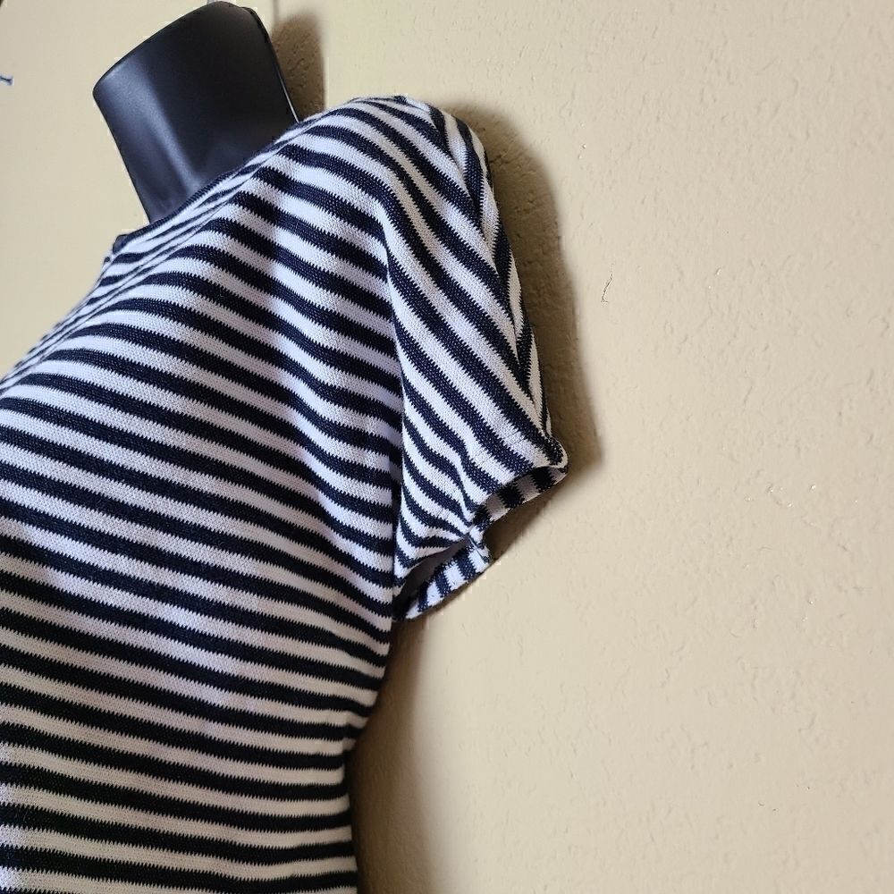 Express Striped Short Sleeve Top - Picture 4 of 8